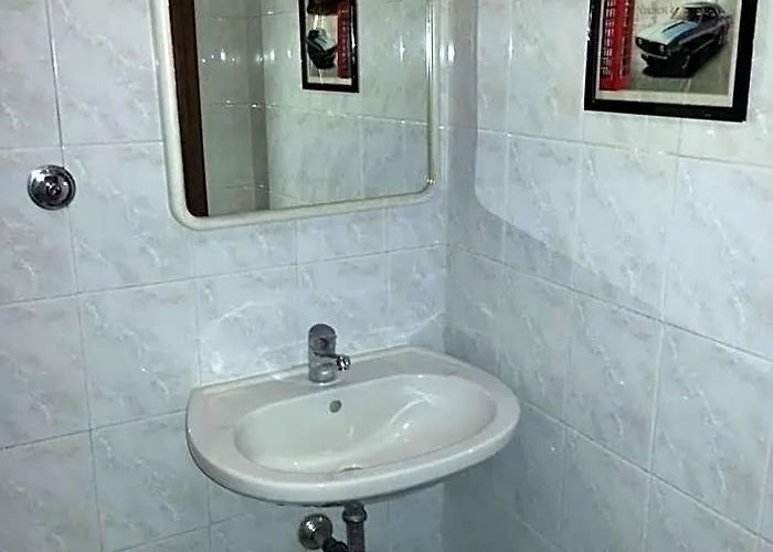 Otel Roxena House *