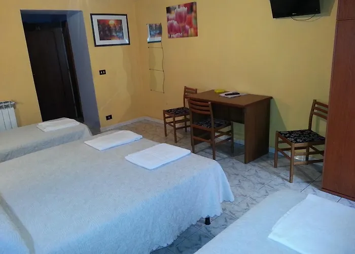 Otel Roxena House *