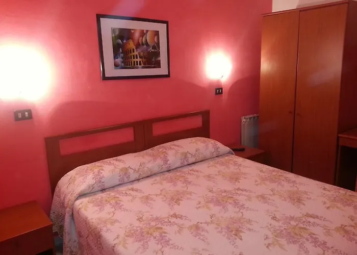 Otel Roxena House *